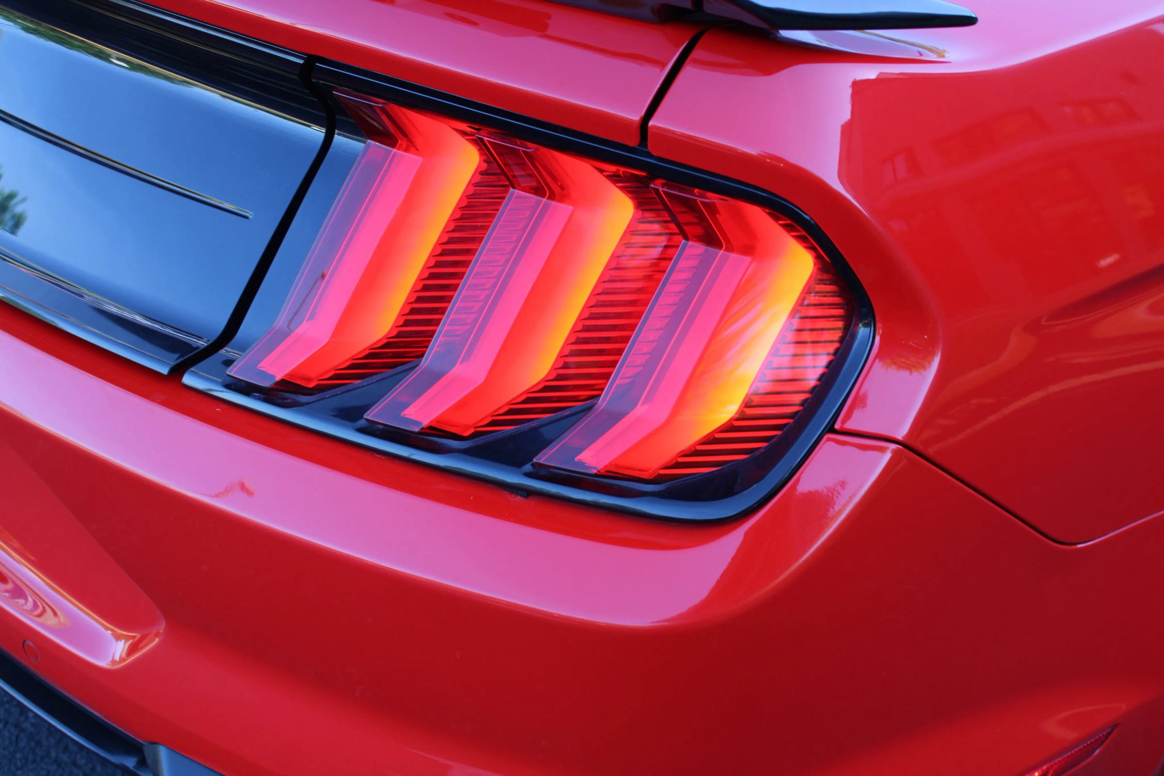 Used 2019 Ford Mustang GT w/ Black Accent Package RWD image 28