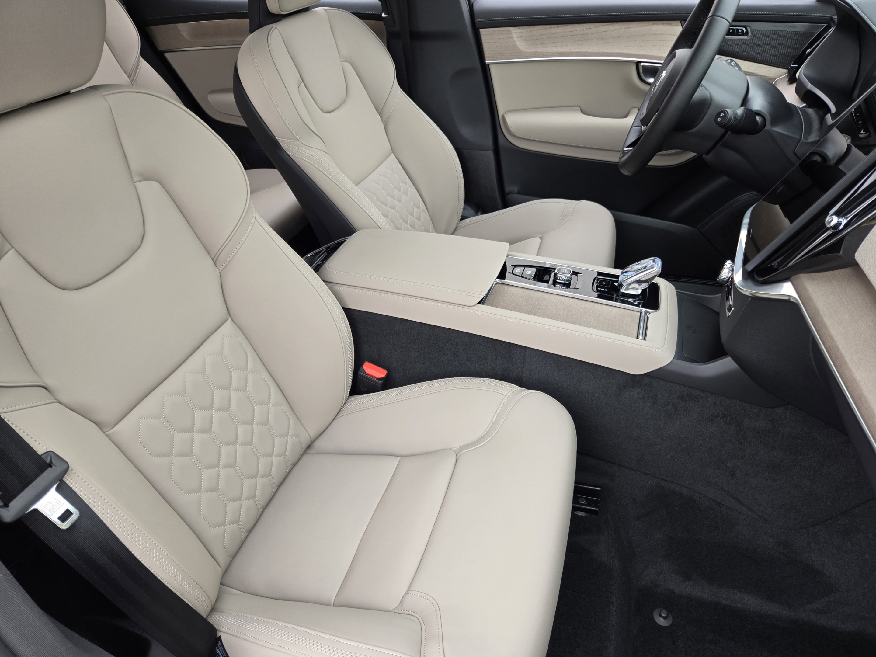 Used 2026 Volvo XC90 B6 Plus w/ Protection Package Premier AWD/4WD image 13