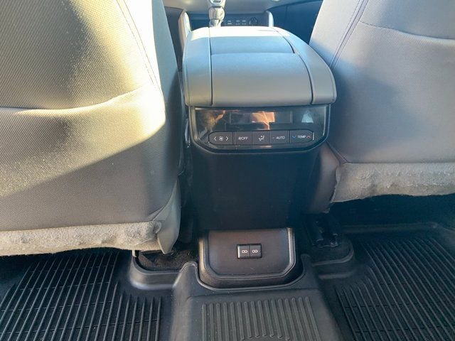 Used 2023 Toyota Highlander LE image 10