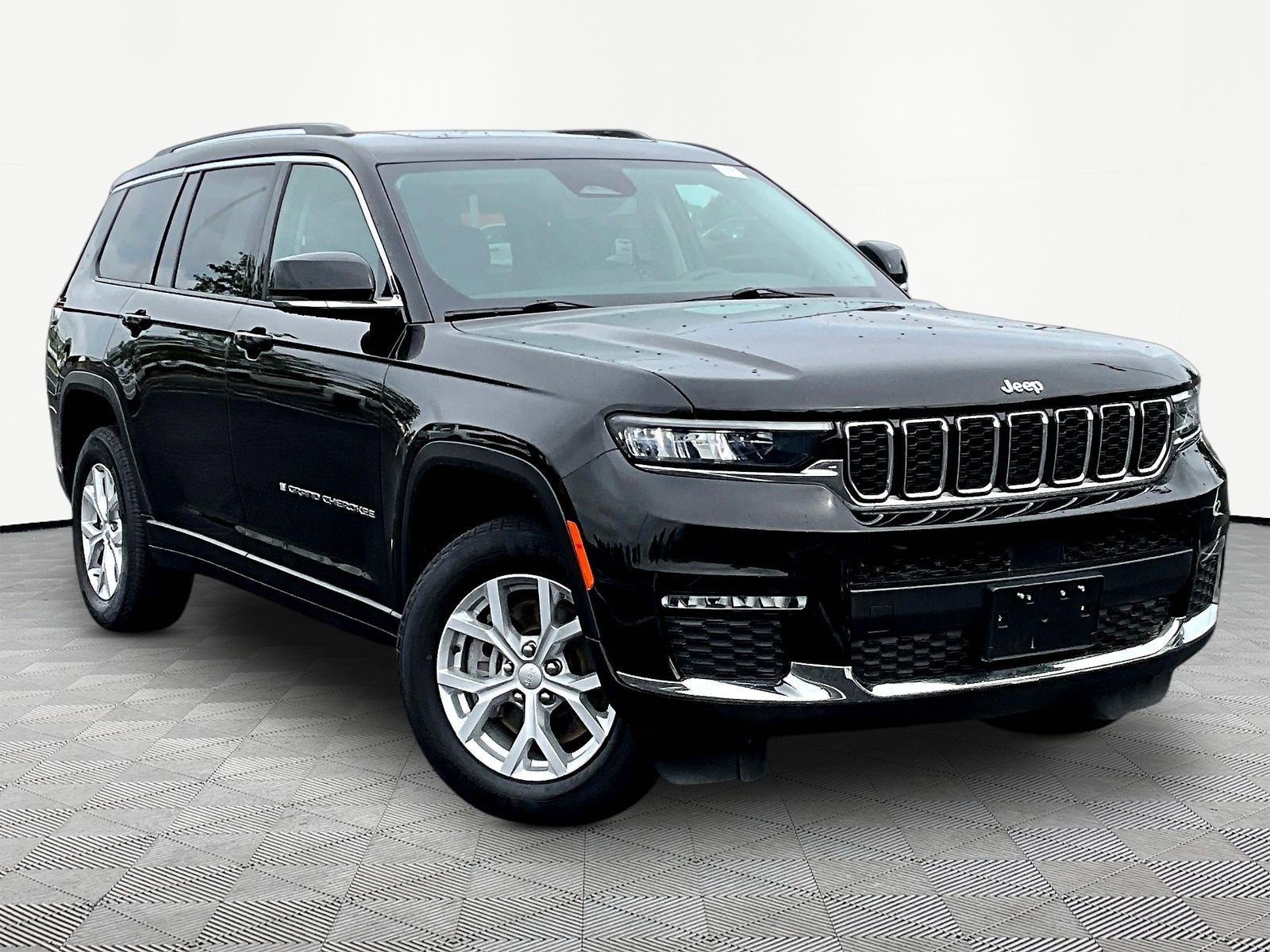 Used 2023 Jeep Grand Cherokee L Limited AWD/4WD image 3