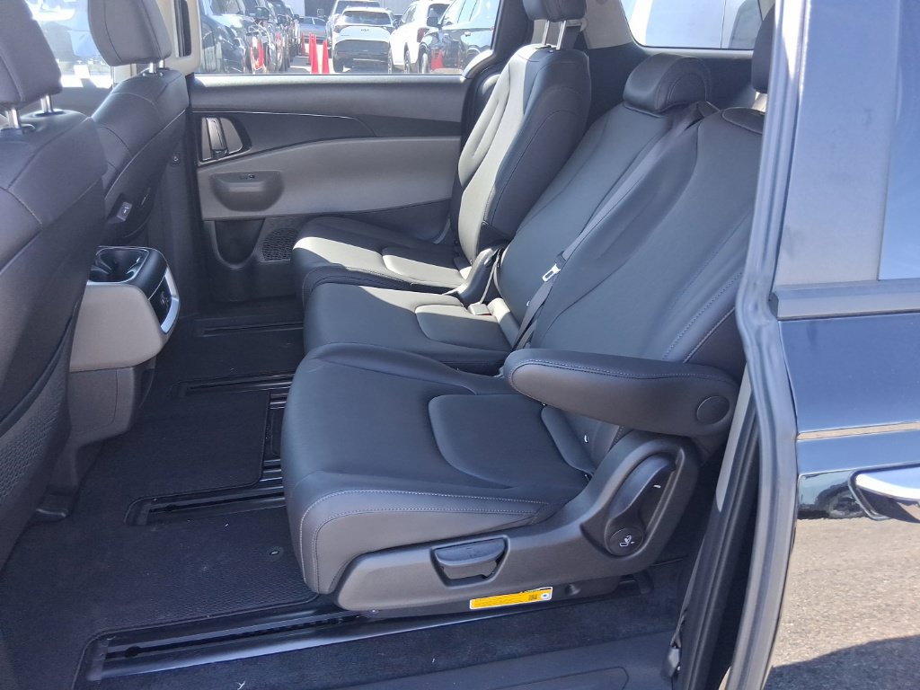 Certified 2026 Kia Carnival FWD image 18
