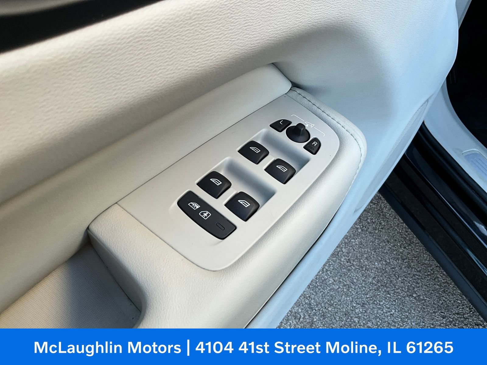 Certified 2023 Volvo XC60 B5 Plus w/ Climate Package image 25