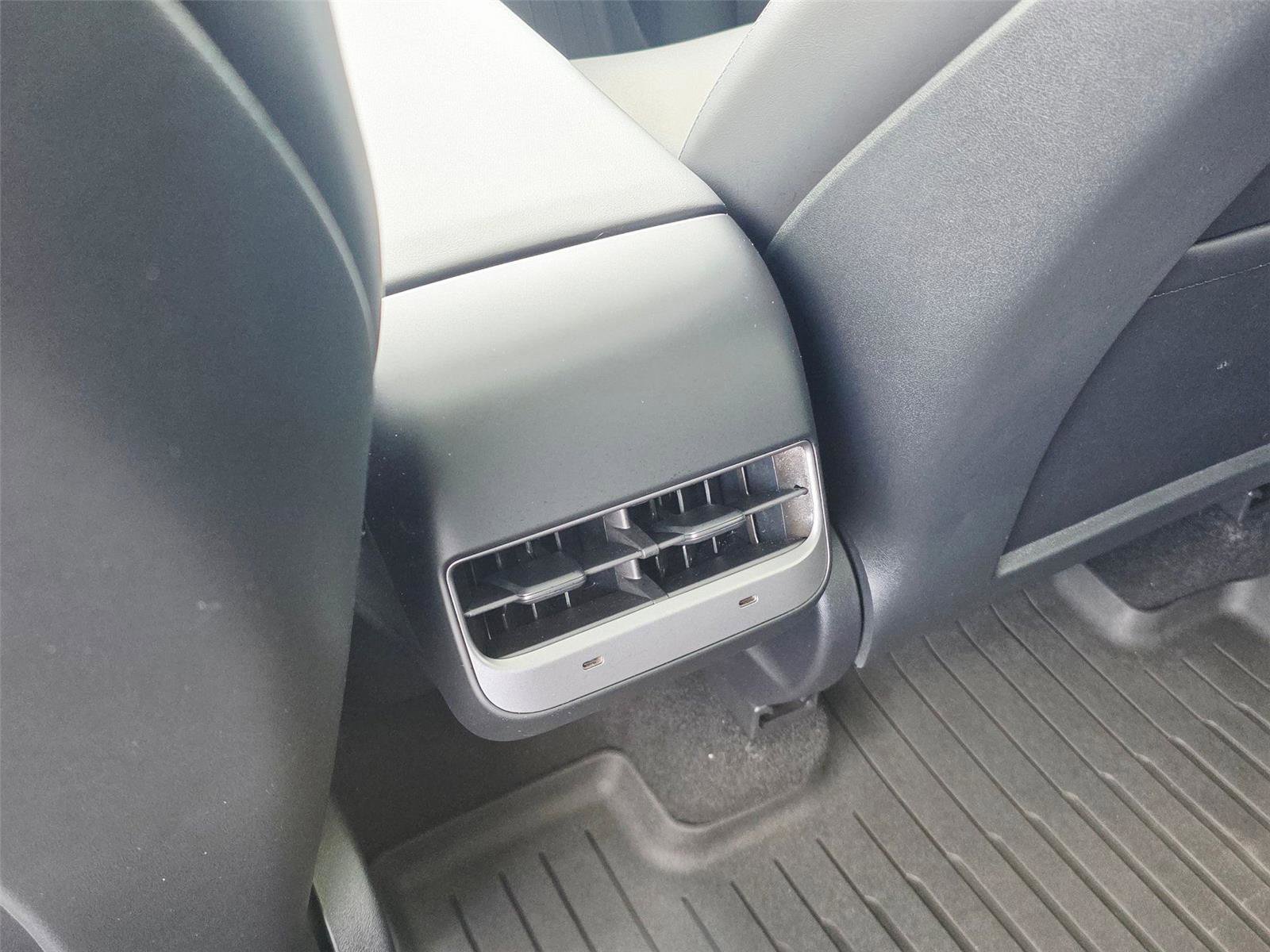 Used 2025 Tesla Model Y Long Range image 21