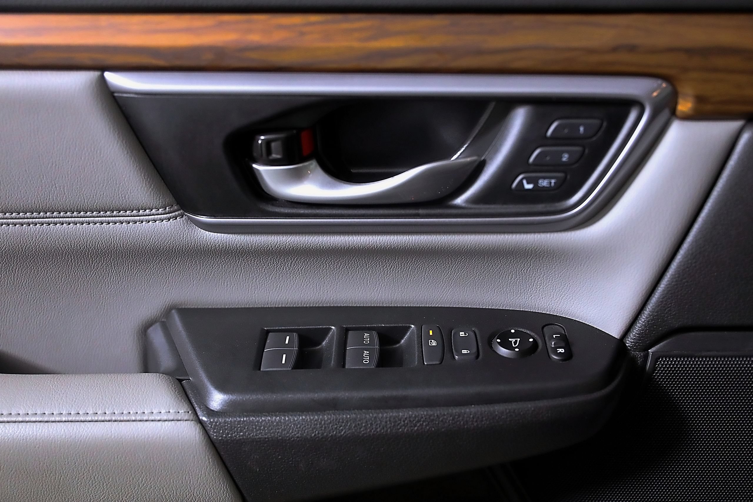 Used 2017 Honda CR-V EX-L image 18