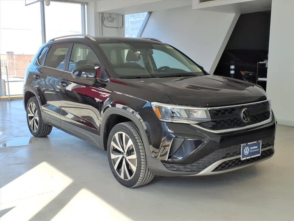 Certified 2022 Volkswagen Taos SE FWD image 3