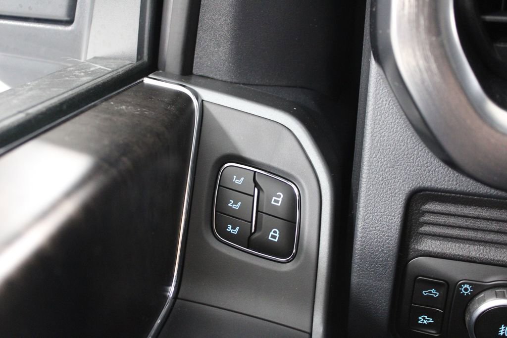 New 2026 Ford F250 Lariat w/ Black Appearance Package image 45