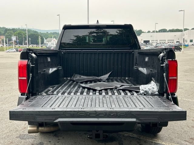 Certified 2025 Toyota Tacoma SR5 AWD/4WD image 12