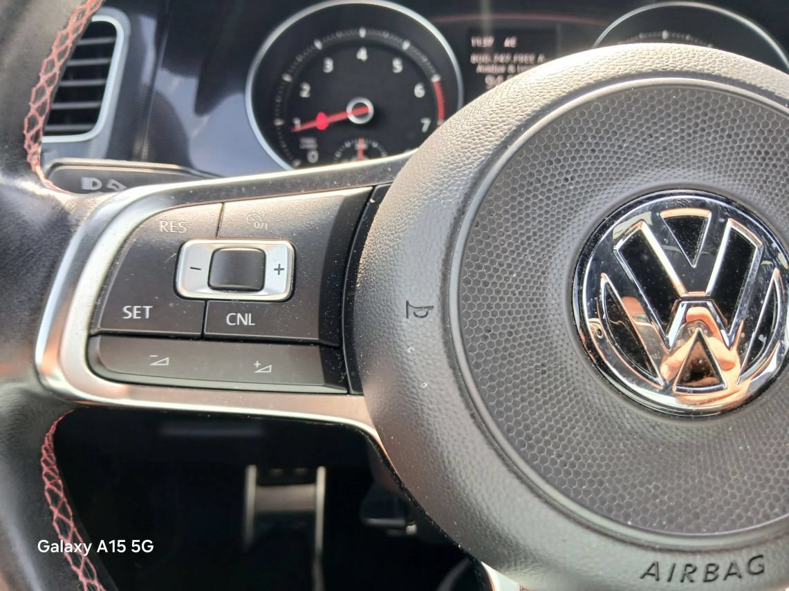Used 2017 Volkswagen GTI SE FWD image 30