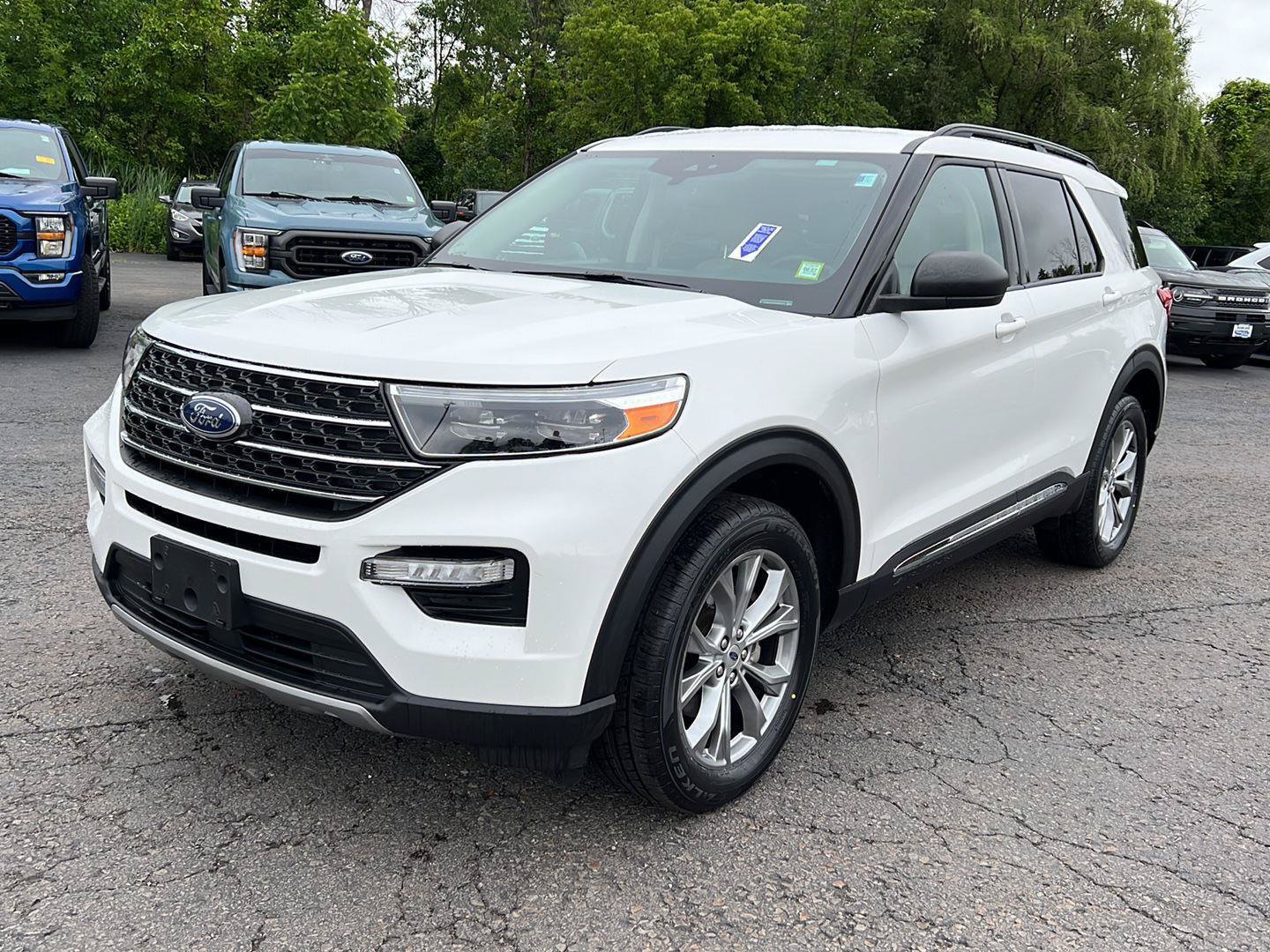 Used 2023 Ford Explorer XLT w/ Equipment Group 202A AWD/4WD image 16