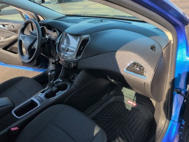 Used 2017 Chevrolet Cruze LT w/ Convenience Package FWD image 31