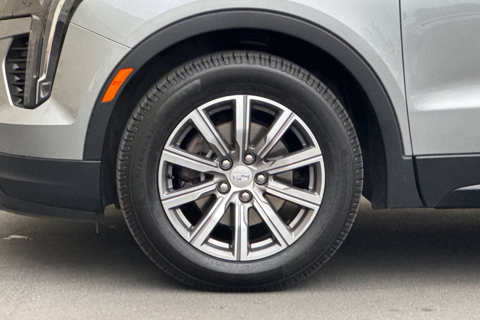 Used 2023 Cadillac XT4 Sport w/ Technology Package AWD/4WD image 32