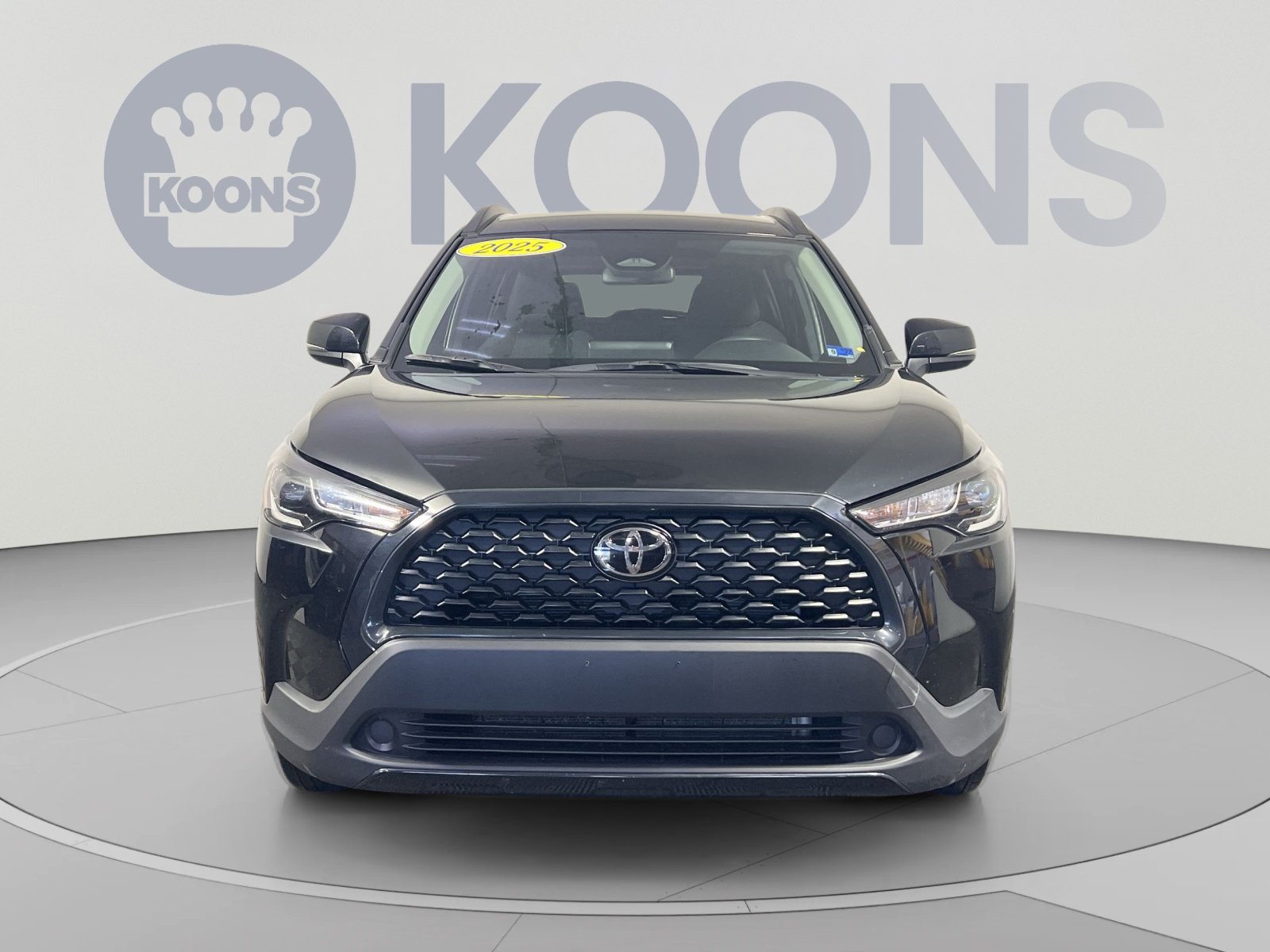 Used 2025 Toyota Corolla Cross LE FWD image 11