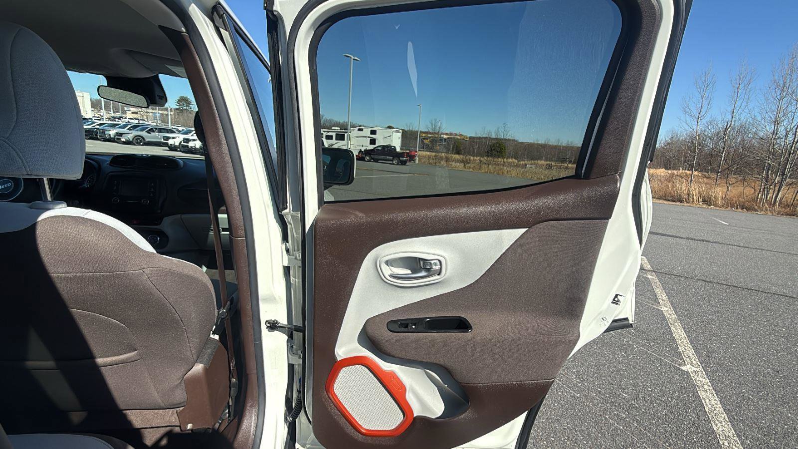 Used 2015 Jeep Renegade Latitude w/ Cold Weather Group image 20