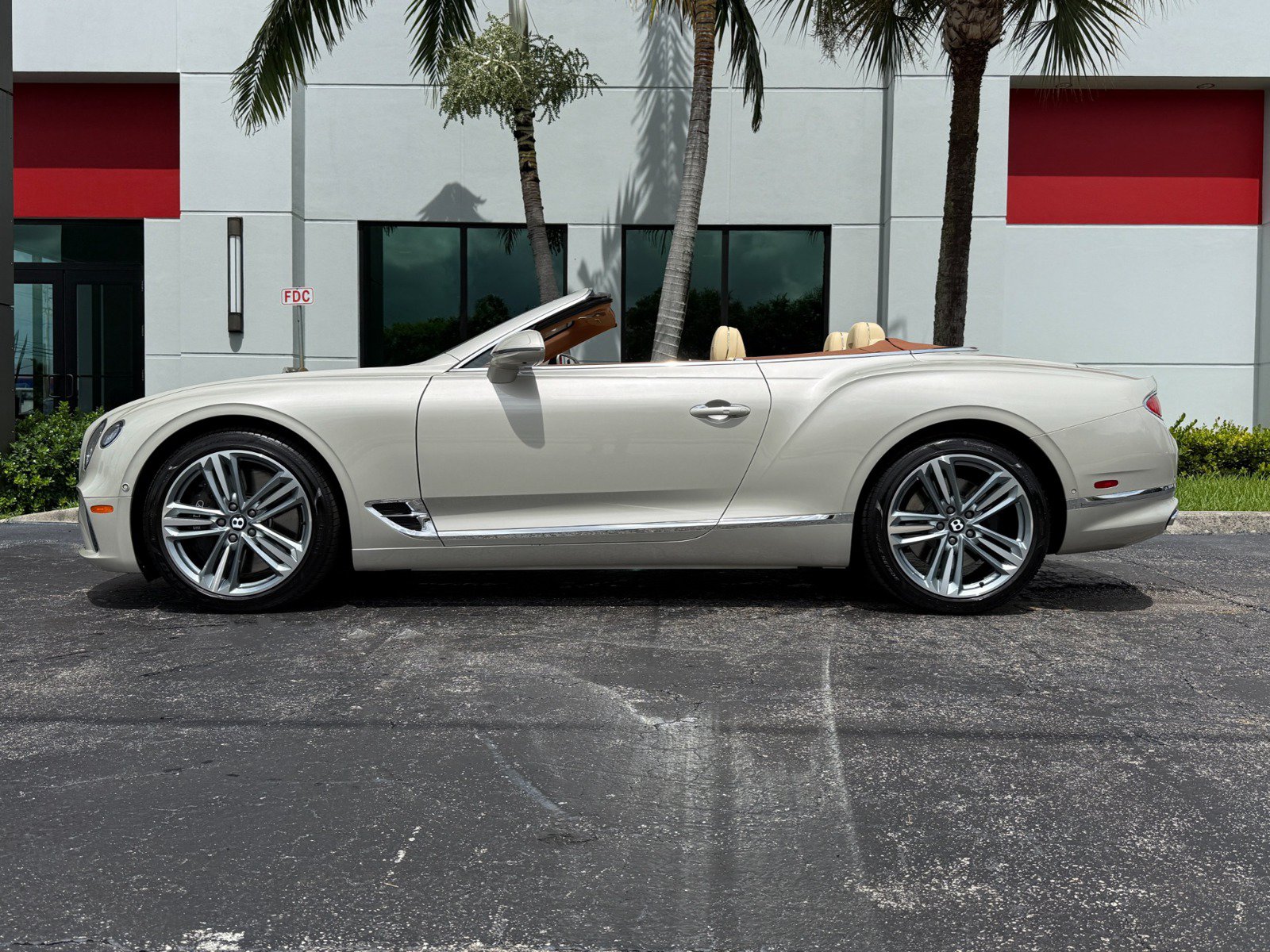 Used 2023 Bentley Continental GT Mulliner AWD/4WD image 16