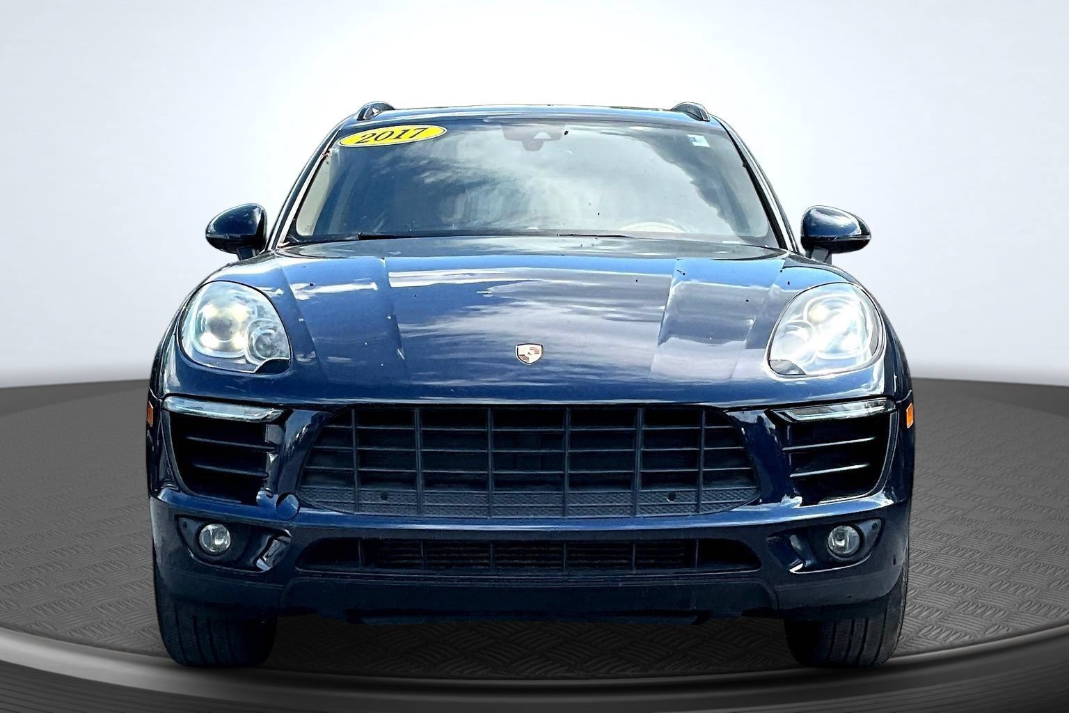 Used 2017 Porsche Macan AWD/4WD image 2