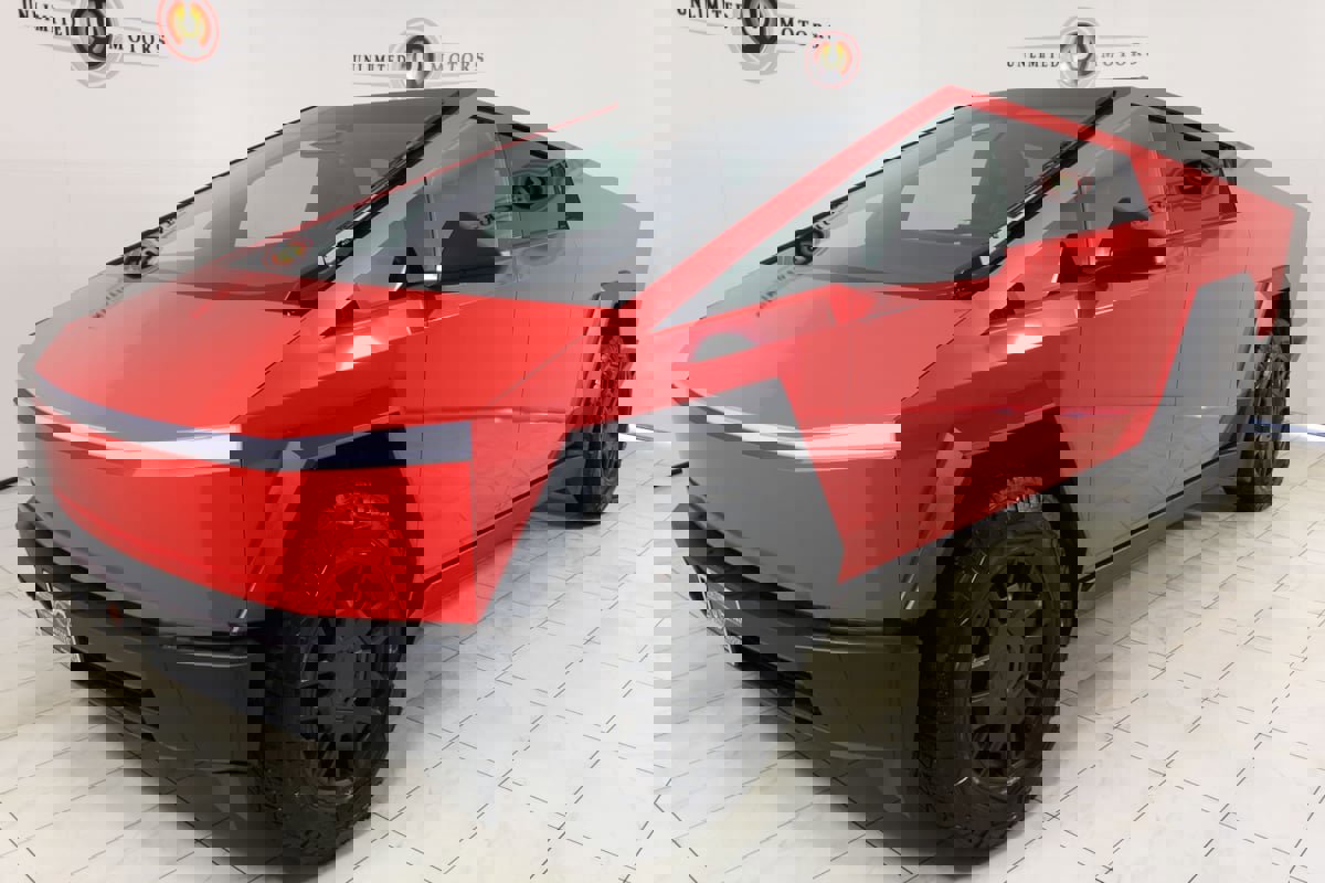 Used 2024 Tesla Cybertruck AWD Crew Cab image 5