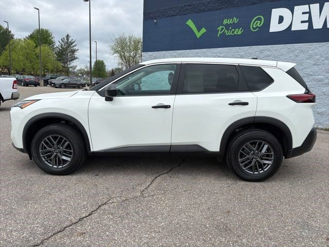 Used 2023 Nissan Rogue S FWD image 2
