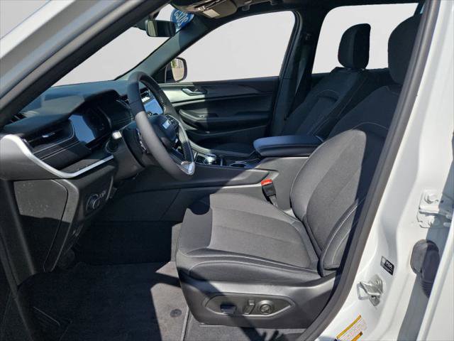Certified 2025 Jeep Grand Cherokee Laredo X w/ Luxury Tech Group I AWD/4WD image 9