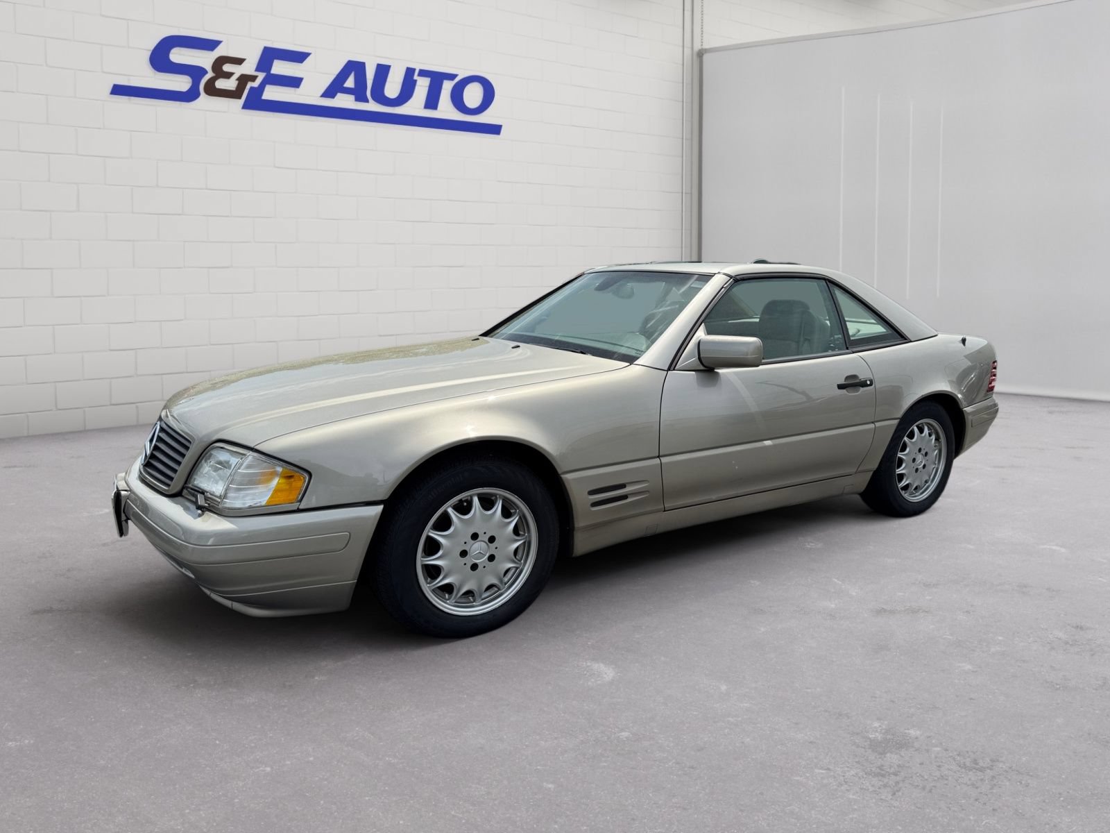 Used 1997 Mercedes-Benz SL 320 image 1