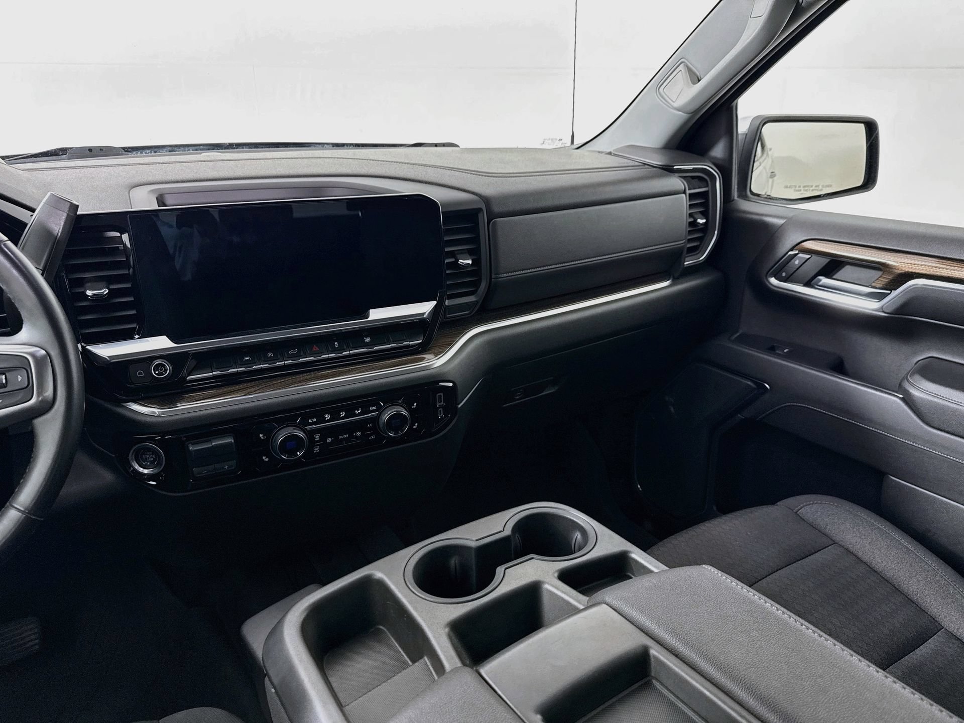 Used 2023 Chevrolet Silverado 1500 LT w/ Protection Package AWD/4WD image 24