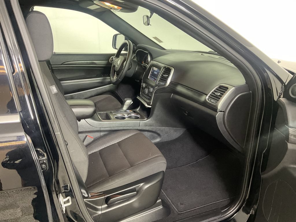 Used 2019 Jeep Grand Cherokee Laredo AWD/4WD image 24