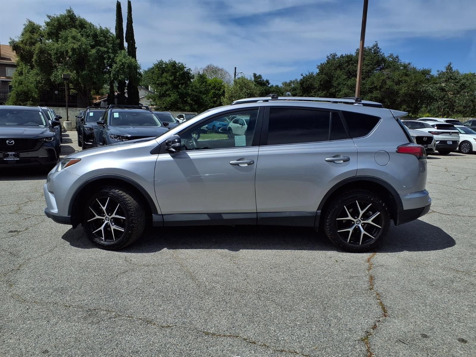 Used 2016 Toyota RAV4 SE image 3