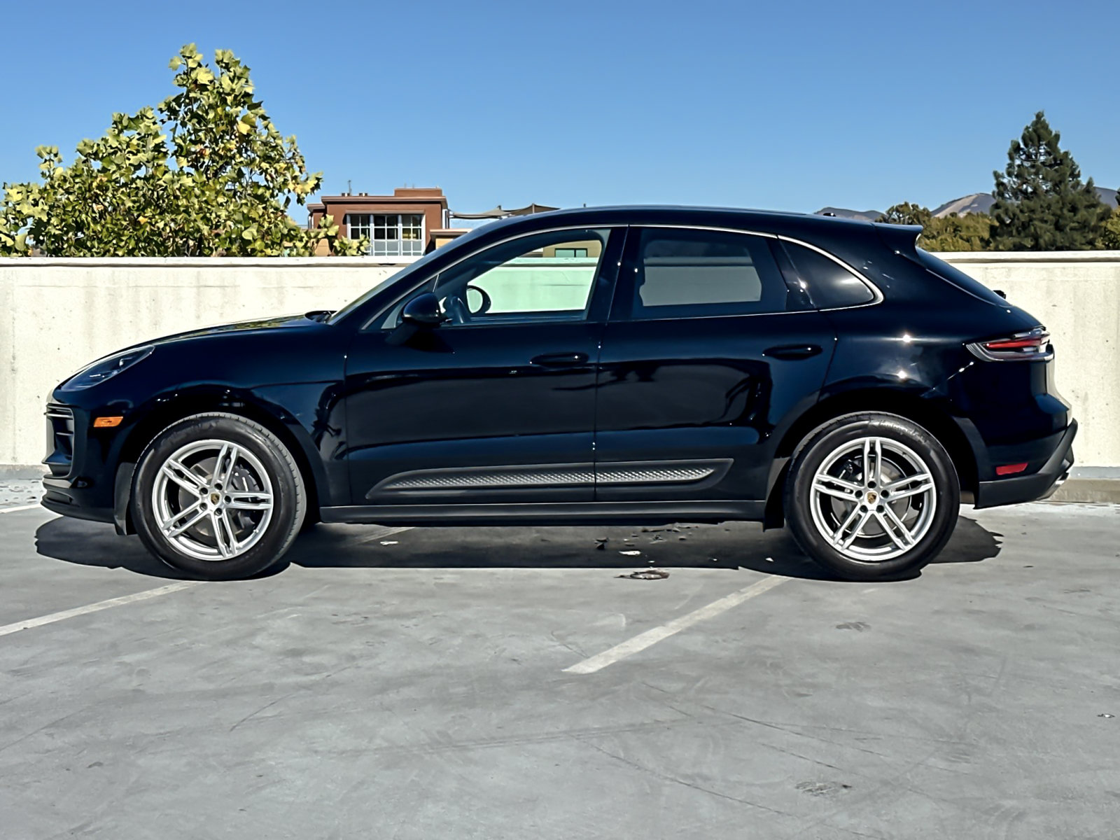 Certified 2023 Porsche Macan AWD/4WD image 3