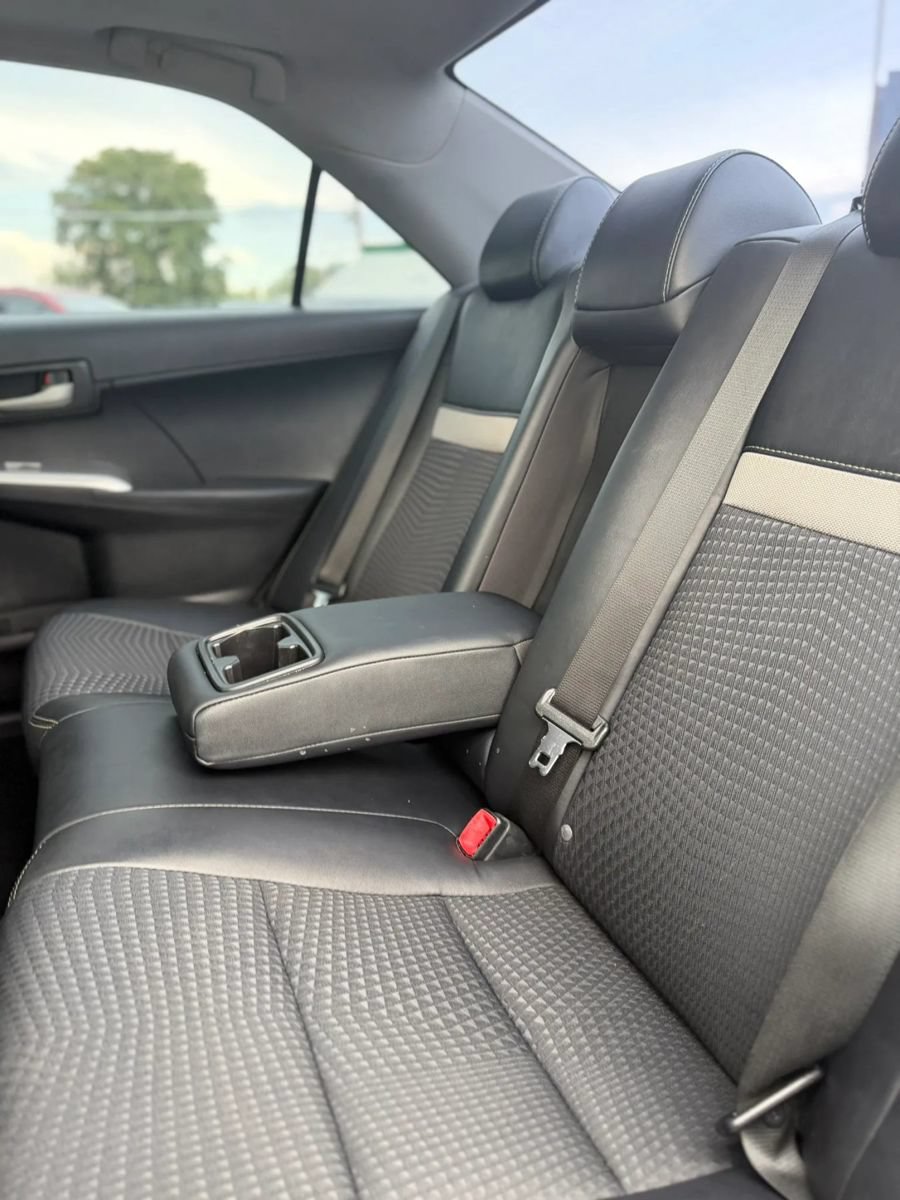 Used 2012 Toyota Camry SE FWD image 19
