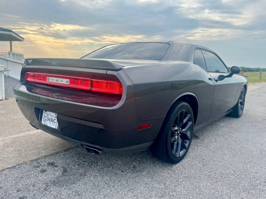 Used 2013 Dodge Challenger SXT RWD image 5