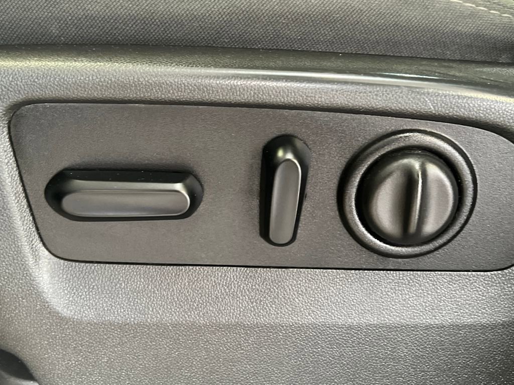 Used 2021 Chevrolet Silverado 1500 LT w/ Convenience Package II AWD/4WD image 39