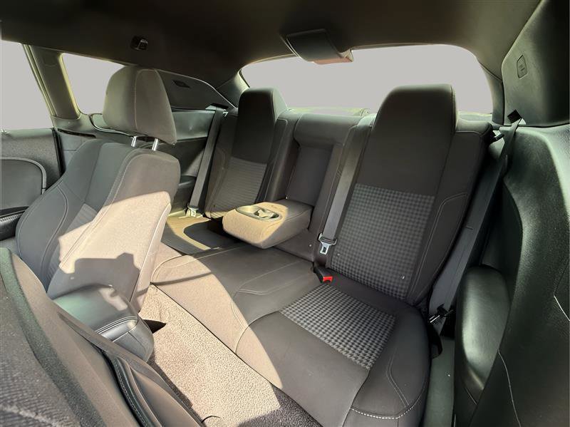 Used 2015 Dodge Challenger SXT RWD image 20