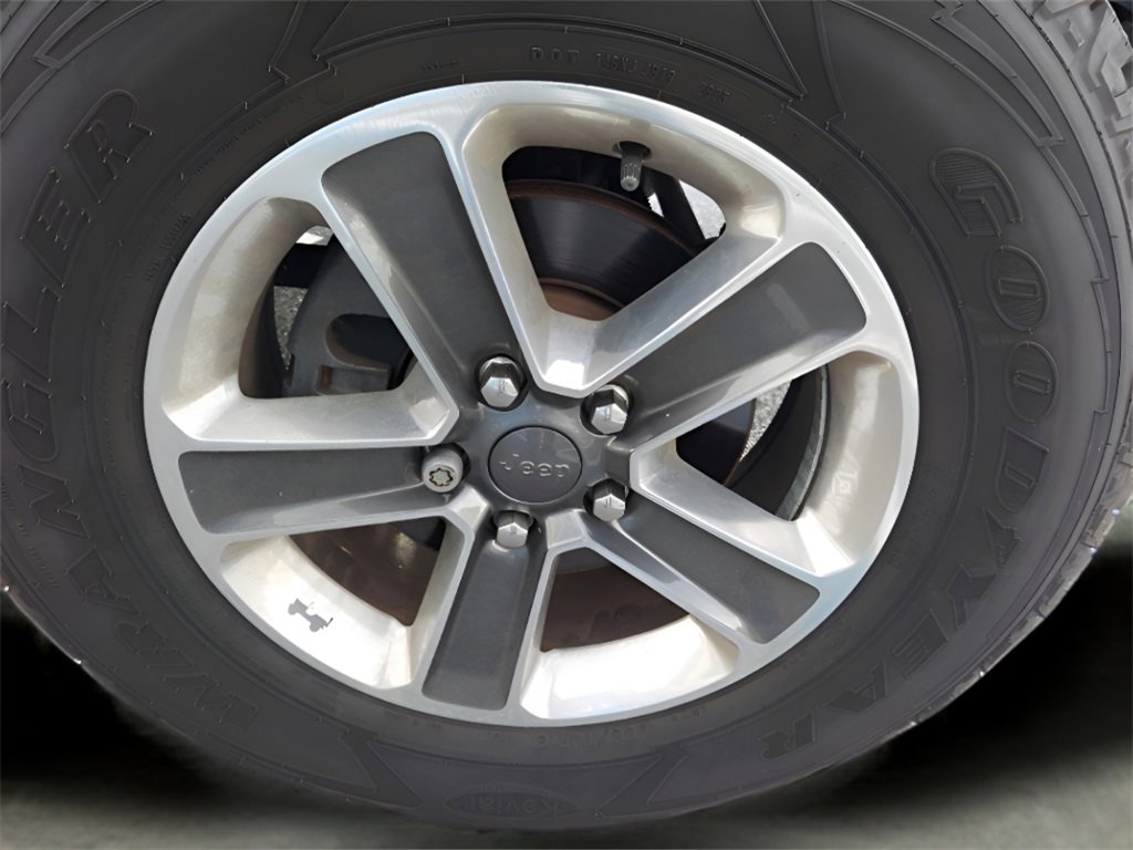 Used 2018 Jeep Wrangler Unlimited Sahara image 10