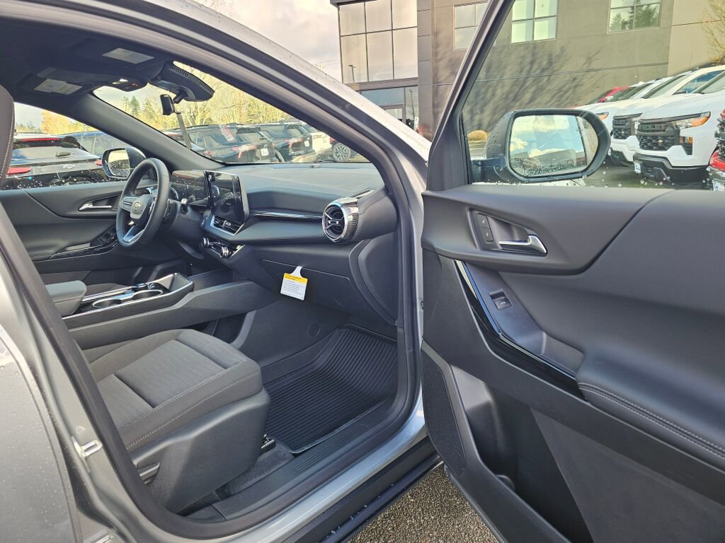 New 2026 Chevrolet Equinox LT w/ Safety and Technology Package FWD image 31
