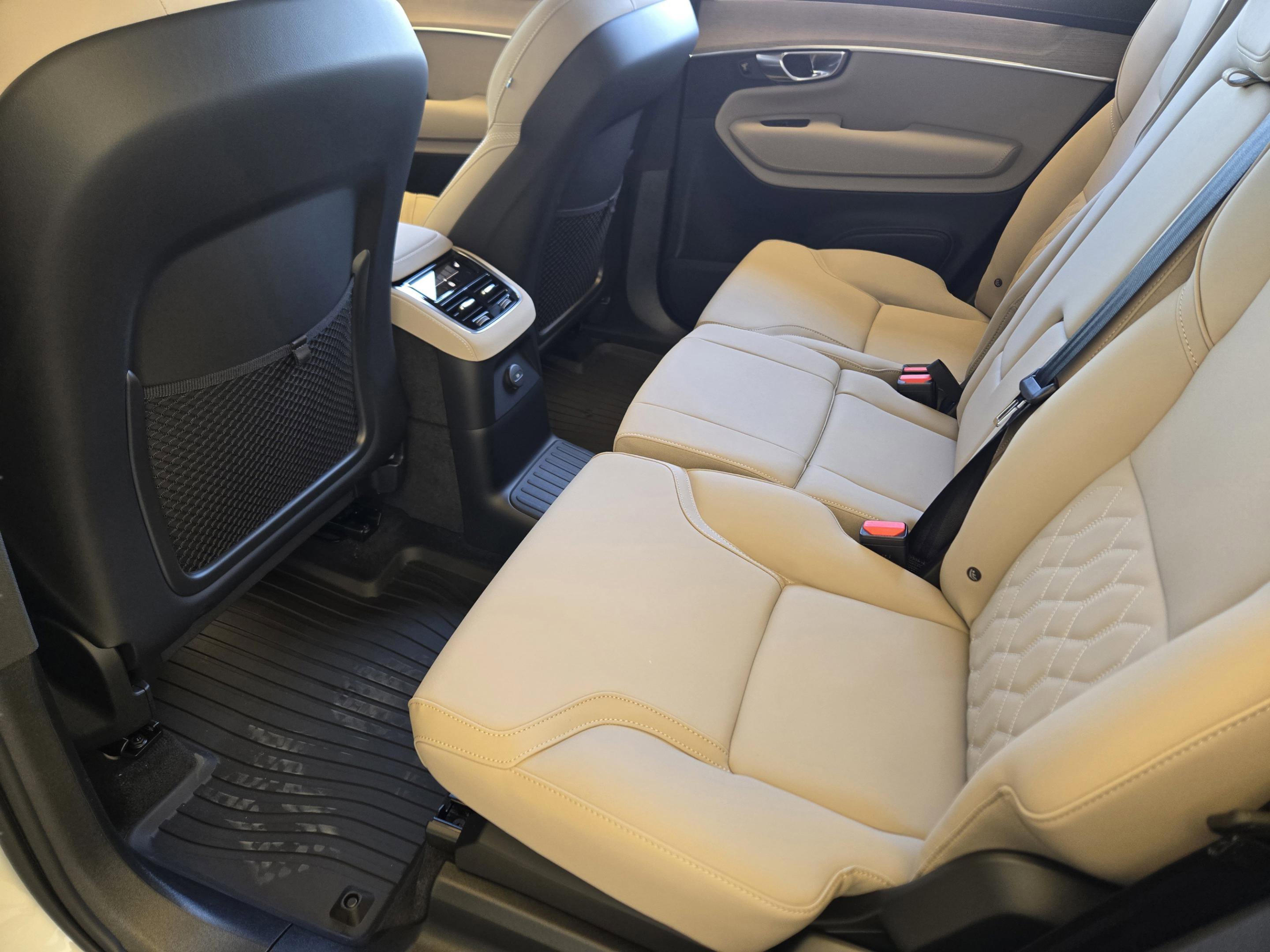 New 2026 Volvo XC90 T8 Plus w/ Protection Package Premier image 31