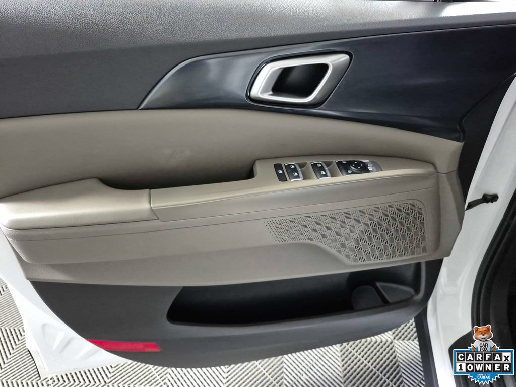 Used 2025 Kia Carnival FWD image 15
