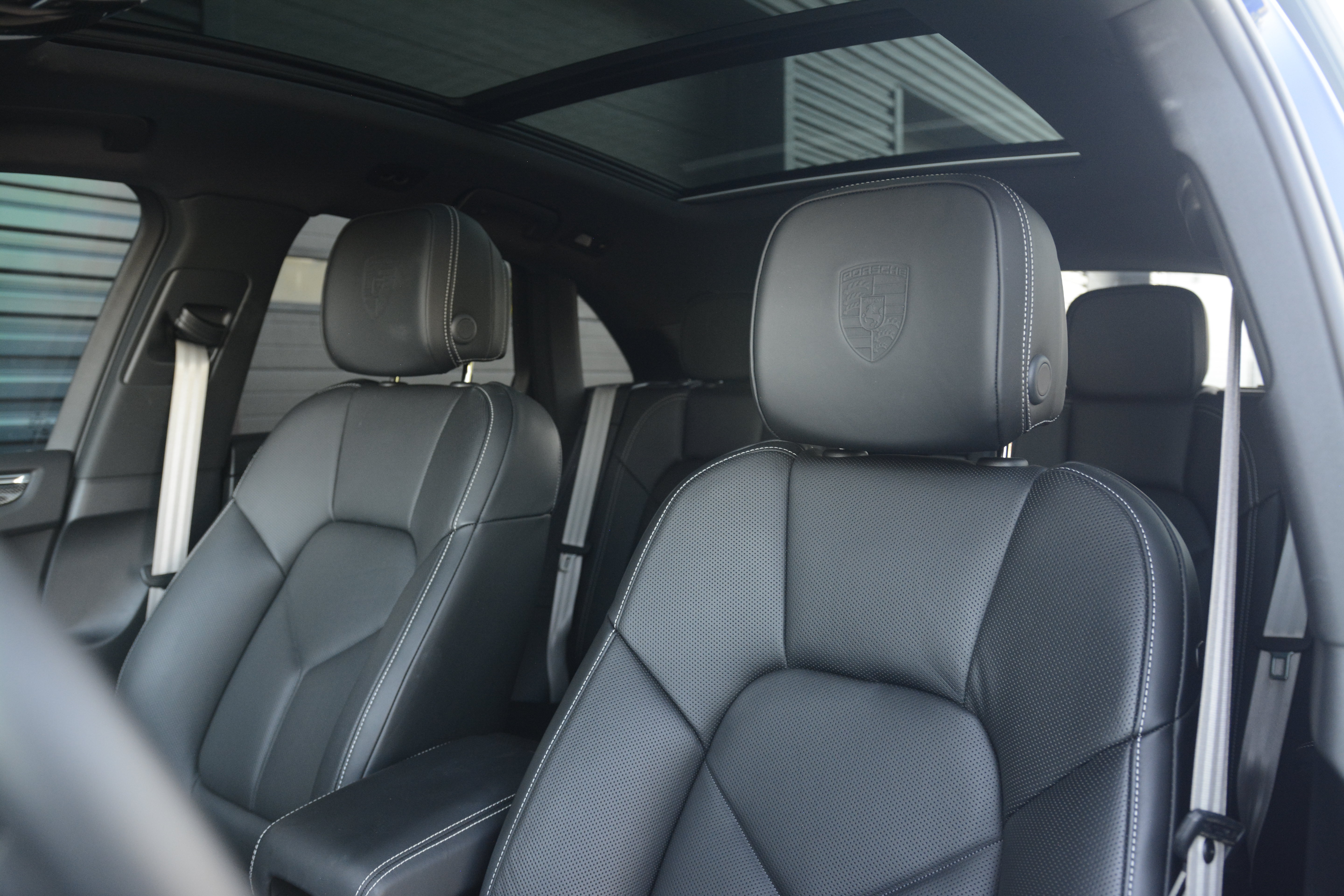 Certified 2026 Porsche Macan Turbo AWD/4WD image 2