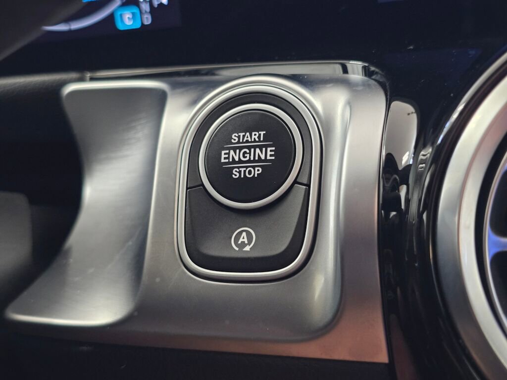 Used 2025 Mercedes-Benz GLB 250 4MATIC image 39
