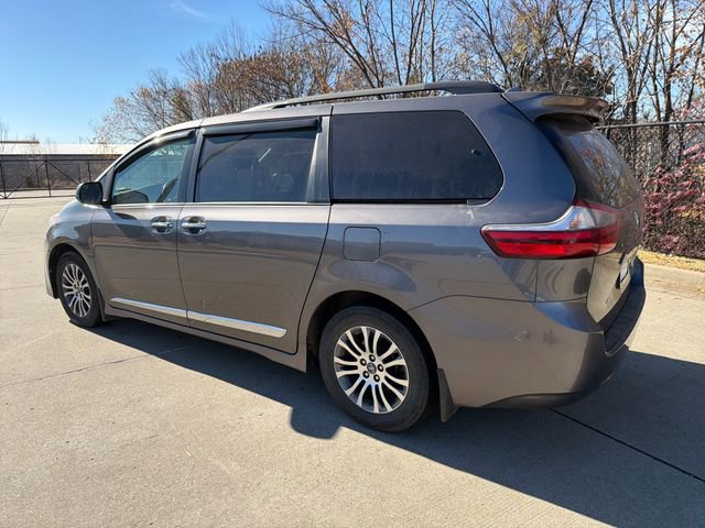 Used 2020 Toyota Sienna XLE image 3