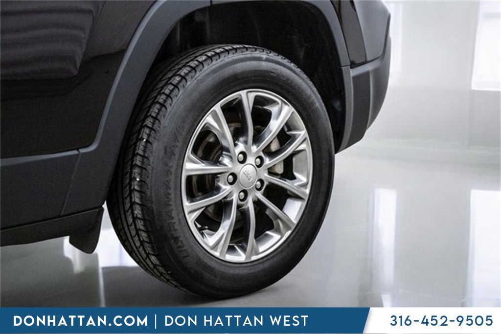 Used 2021 Jeep Cherokee Latitude Lux w/ Comfort/Convenience Group image 46