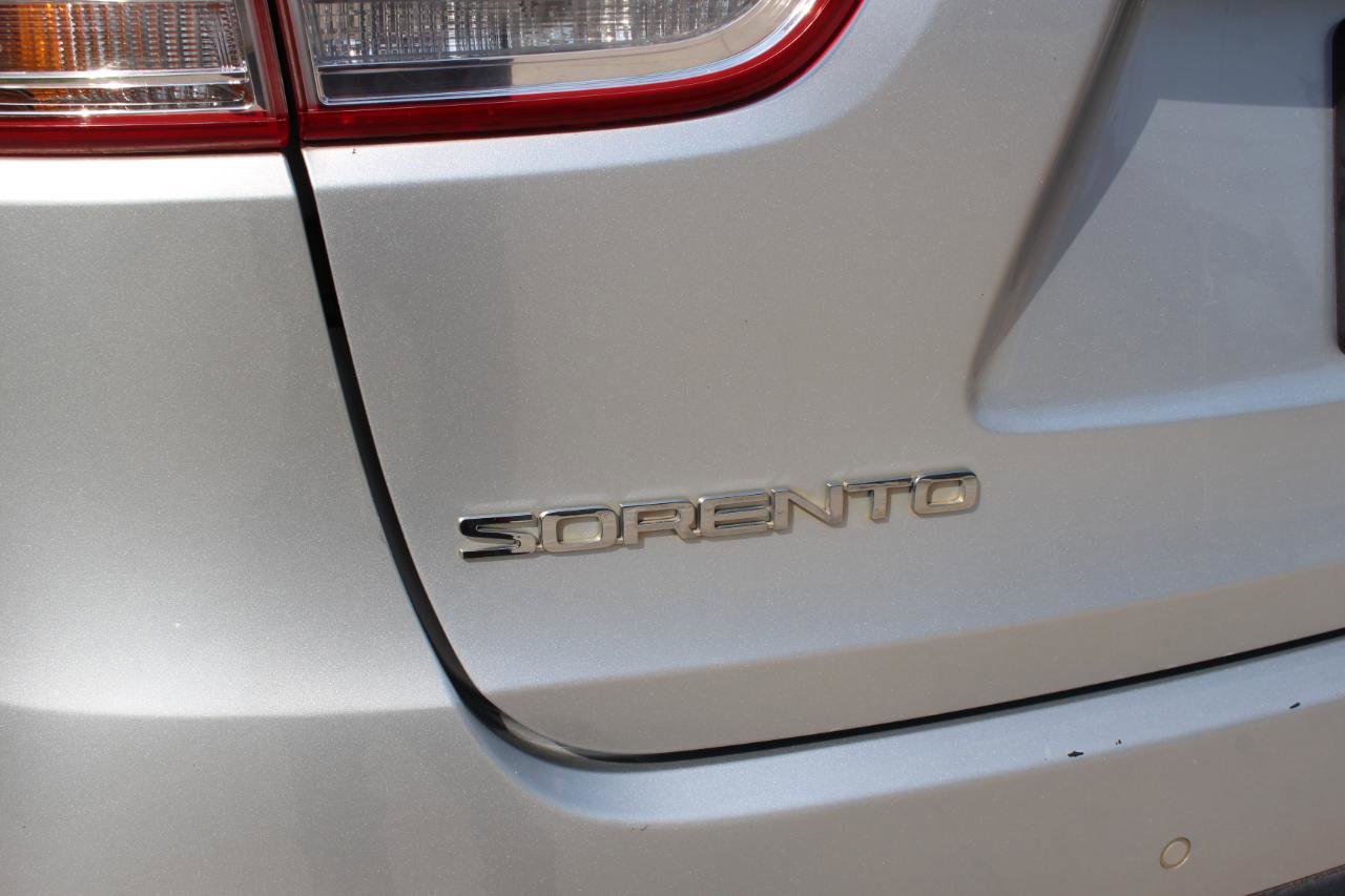 Used 2016 Kia Sorento LX w/ LX Convenience Package image 43