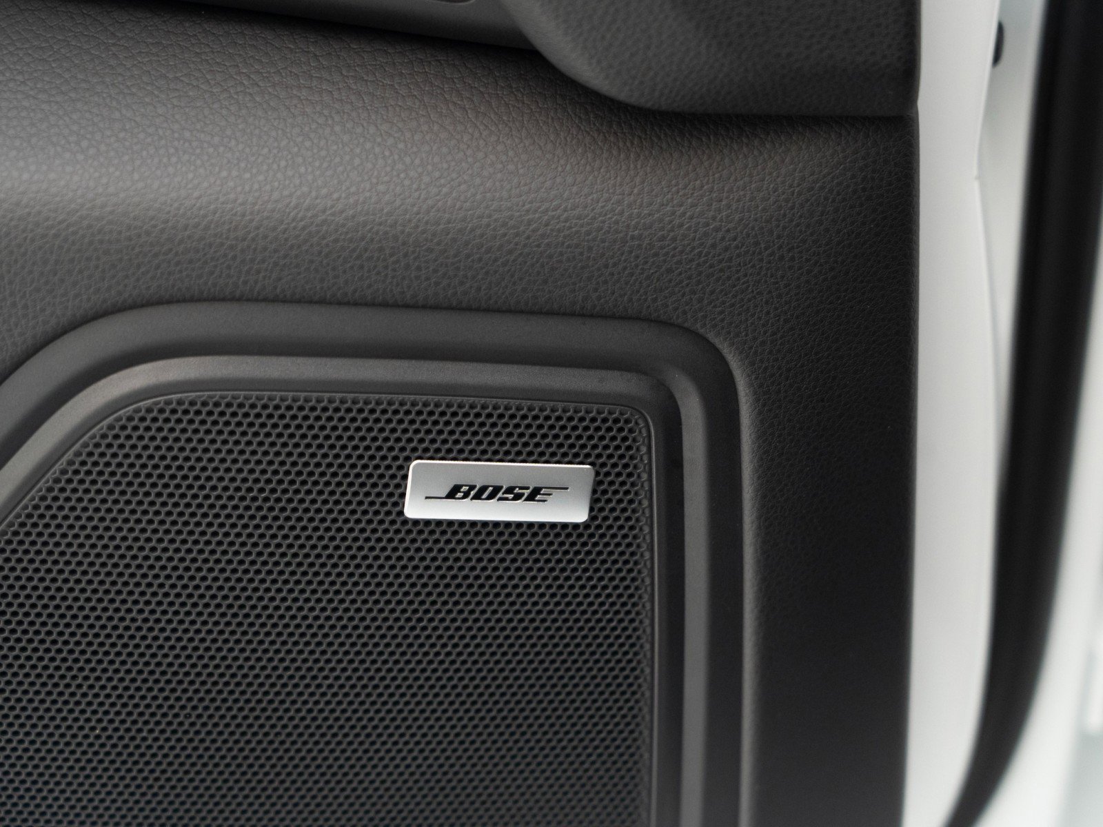 Certified 2025 Porsche Macan AWD/4WD image 22