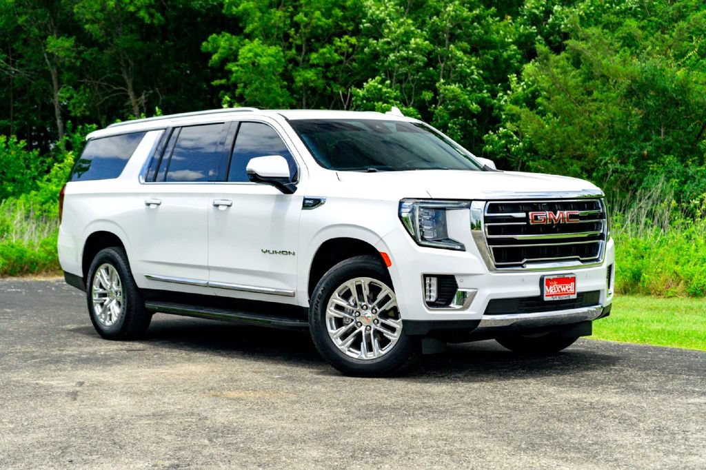 Used 2023 GMC Yukon XL SLT w/ SLT Luxury Package AWD/4WD image 2
