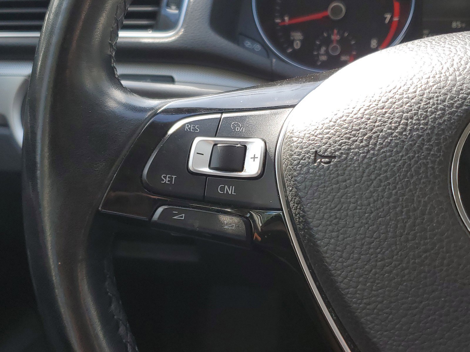 Used 2019 Volkswagen Passat 2.0T Wolfsburg image 22