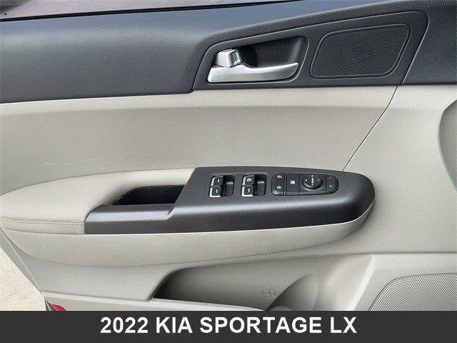 Used 2022 Kia Sportage LX image 10