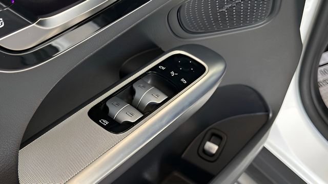 Used 2024 Mercedes-Benz GLC 300 4MATIC image 44