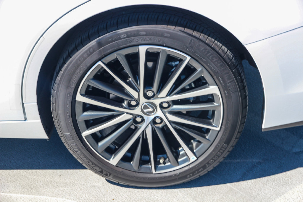 Certified 2024 Lexus ES 350 w/ Premium Package FWD image 12