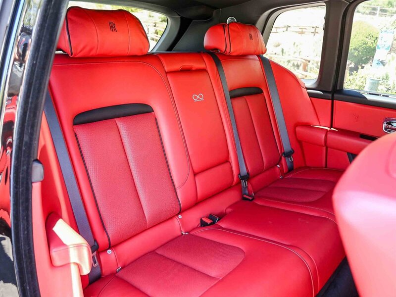 Used 2021 Rolls-Royce Cullinan Black Badge AWD/4WD image 43