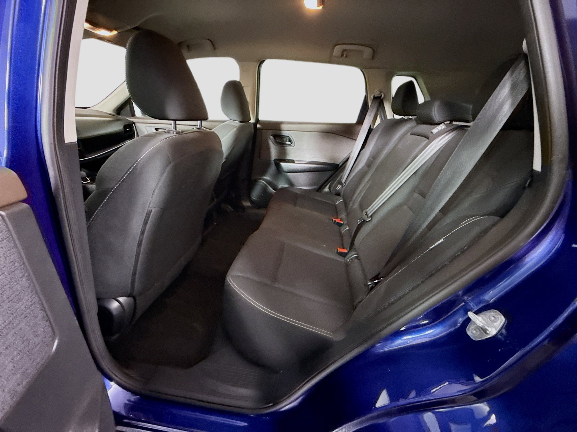 Used 2023 Nissan Rogue S image 25