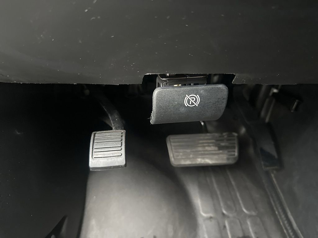 Used 2023 Chevrolet Express 2500 w/ Driver Convenience Package image 19