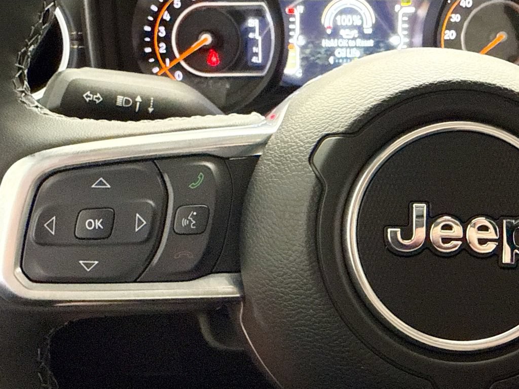Used 2025 Jeep Wrangler Unlimited Sahara AWD/4WD image 11